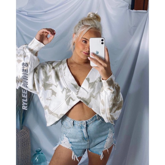 Reversible black and white tie dye crisscross cutout sweatshirt - Picture 2 of 11